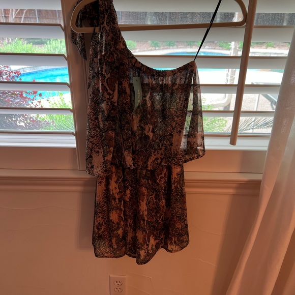 NWT snake print romper one shoulder - Picture 2 of 4